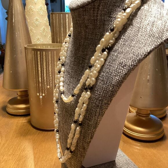 White Faux Rice Pearls with Black Beads and Goldtone Spacers - Picture 9 of 10